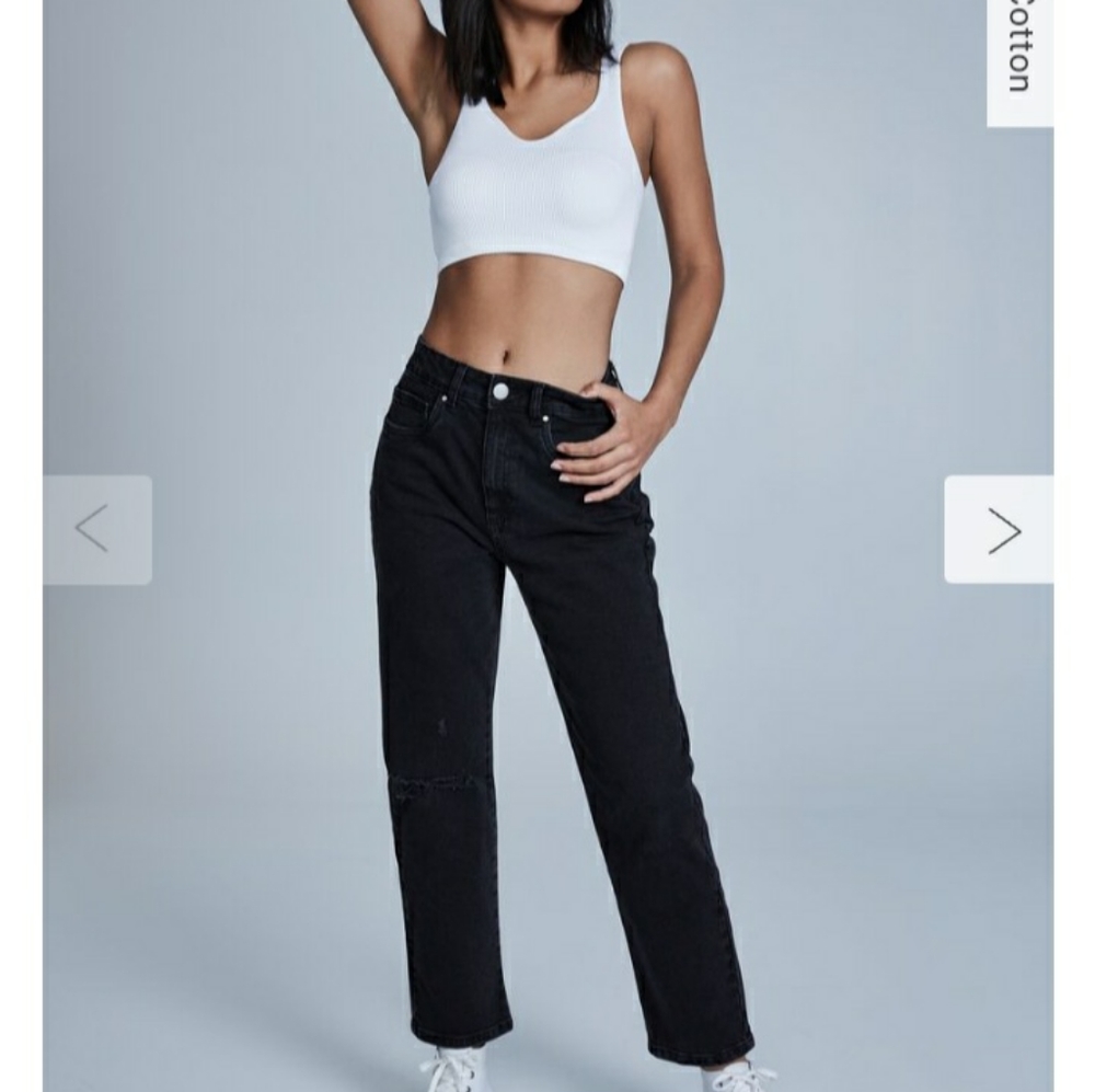 Black Jean straight leg Size 4 cotton on brand